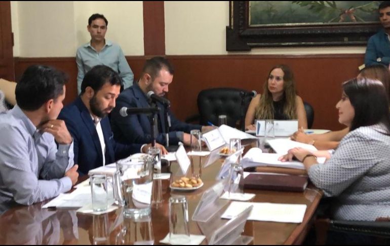 En lo aprobado se mantiene la condonación de la sanción a quien presente la licencia vigente en los primeros diez días naturales inmediatos a la notificación. EL INFORMADOR / R. Rivas