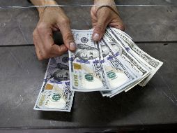 El billete verde se adquirió en un precio mínimo de 18.30 pesos en bancos. EL INFORMADOR/ARCHIVO