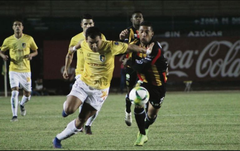 El duelo entre Mérida y UdeG se concentró en el medio campo, por lo que hubo pocas llegadas. UDEG