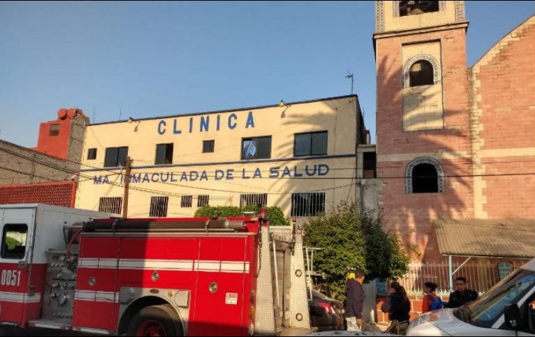 En tanto que policías preventivos de la Secretaría de Seguridad local acordonaron el lugar con el objetivo de permitir las labores para sofocar el incendio. TWITTER/ Latitud Megalópolis