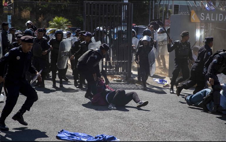 Policías antidisturbios interrumpen una manifestación fugas o 