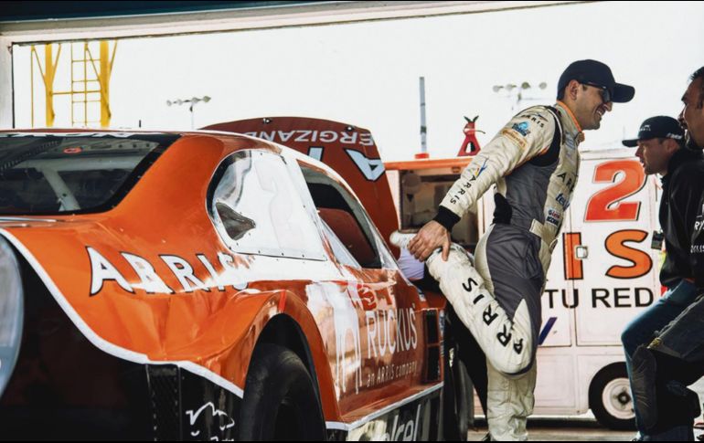 Pese a una suspención por falta de luz, las pruebas pudieron continuar. @NASCARPEAKMX