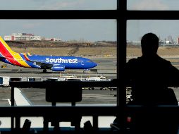 Varios parajeros afectados por el retraso y los problemas en la conexción de vuelos utilizan las redes sociales para manifestar su preocupación y molestia. AP / ARCHIVO