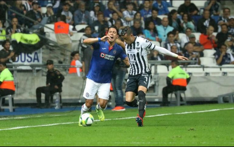 Javier Salas fue operado tras romperse el tendón de Aquiles el sábado en Monterrey. TWITTER / @Cruz_Azul_FC