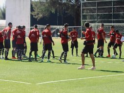 El equipo se notó más relajado en su entrenamiento luego de la victoria ante Santos. EL INFORMADOR / G. Gallo