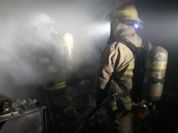Según elementos, las llamas se propagaron en la bodega de unos 100 por 50 metros. Al interior de esta, se encontraba material reciclable. TWITTER/ @PCTlaquepaque
