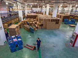 Y puso como ejemplo que, según los cálculos del Fondo, si los aranceles a todos los bienes que intercambian Estados Unidos y China aumentaran 25 puntos porcentuales se reduciría el PIB anual en un 0.6 % en Estados Unidos y en un 1.5% en China. EFE/ ARCHIVO