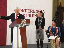 Andrés Manuel López Obrador dio a conocer el Proyecto Cultural en el Bosque de Chapultepec, ante la presencia de la jefa de gobierno, Claudia Sheinbaum; la secretaria de Cultura, Alejandra Frausto, y el artista, Gabriel Orozco. NOTIMEX