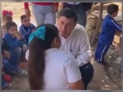 El alcalde de Ahome fue criticado luego de que se viralizara un video en el que le decía a una niña que tenía una 