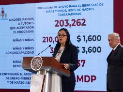 La secretaria de Bienestar, María Luisa Albores y la subsecretaria, Ariadna Montiel, participaron en la conferencia matutina en Palacio Nacional. NTX/J. Pazos