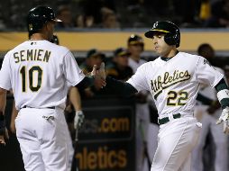 La labor de Ramón Laureano (22) fue decisiva en la victoria de los Atléticos sobre los Medias Rojas. AP/J. Chiu