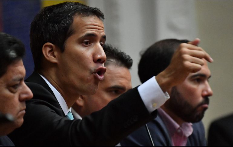 Juan Guaidó, reconocido como presidente por EU, habla en la Asamblea Nacional durante el 