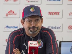 El técnico indica que desde su llegada al redil no fue recibido de buena manera por la afición después de la salida de Matías Almeyda, a quien dijo respetar. MEXSPORT / ARCHIVO