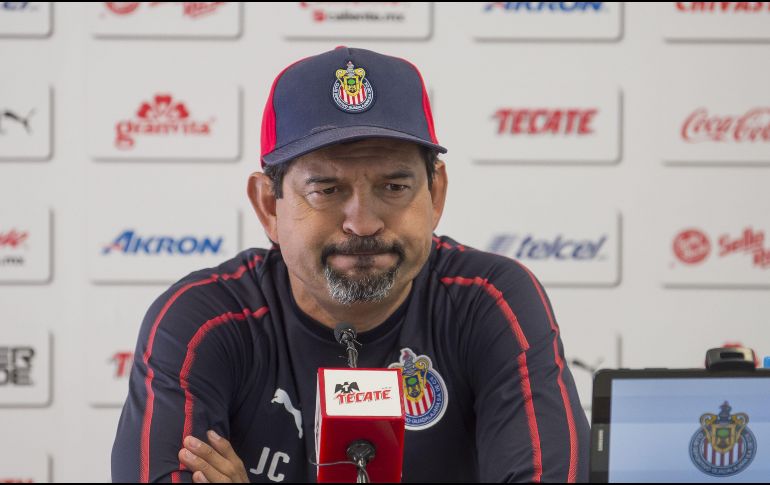 El técnico indica que desde su llegada al redil no fue recibido de buena manera por la afición después de la salida de Matías Almeyda, a quien dijo respetar. MEXSPORT / ARCHIVO