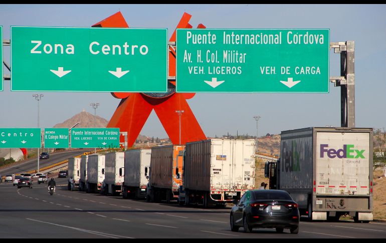 Las organizaciones comerciales han denunciado pérdidas cuantiosas por las largas esperas en los cruces internacionales. En otros puntos la espera ha pasado de 30 minutos a 3 o 4 horas. AFP/H. Martínez