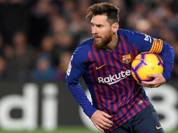 Para el presidente del conjunto catalán, Messi es jugador de un solo club porque su relación ''va más allá de su futbol''. AFP / ARCHIVO