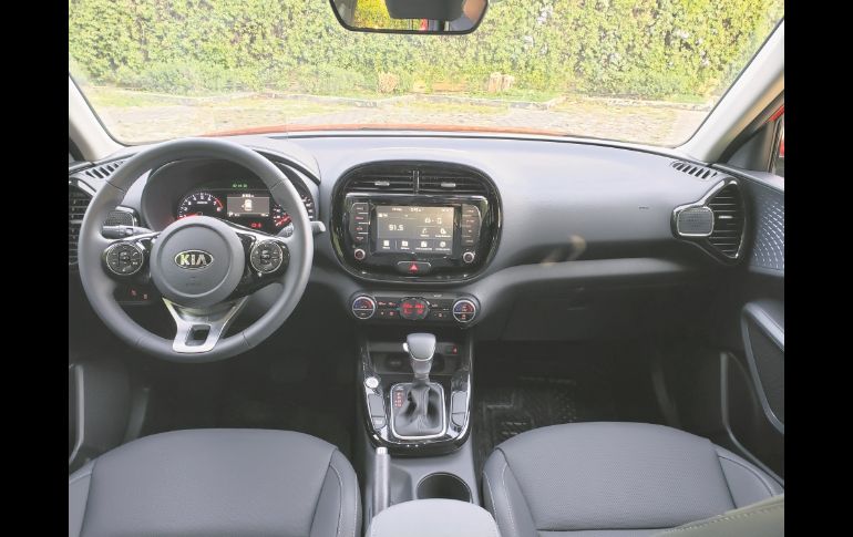 Contraste. Contrario al diseño lineal del exterior, por dentro es más conservadora y prácticamente mantuvo el estilo redondeado de sus elementos.