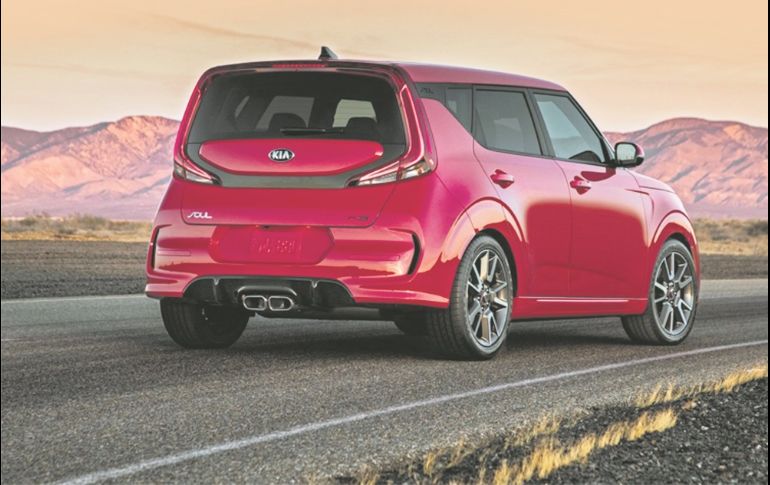 Forma de caja. En la parte posterior encontramos esta característica que la hace casi única en estilo.