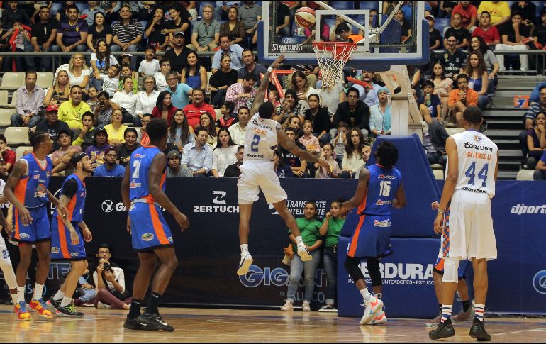 El Domo del Code Alcalde lució una excelente entrada para el primer juego de los Gigantes como locales. EL INFORMADOR/Archivo