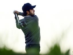 Abraham Ancer realiza uno de sus tiros en el hoyo 11, durante la segunda ronda. AFP/S. Revere