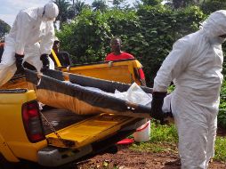 El número de trabajadores de salud afectados se ubicó en 81, incluidas 27 muertes. AP/ARCHIVO