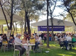 Hotel. En el recinto rodeado de naturaleza se instalaron tres pabellones: vinícola, gastronómico y cultural. Mientras que entre los árboles se colocaron mesas campiranas para que todos los participantes pudieran disfrutar cómodamente del evento. EL INFORMADOR / R. Romero