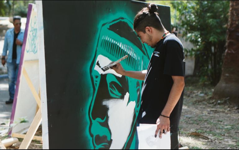 Arte. Los artistas gráficos expusieron sus creaciones al interior del Parque Agua Azul.  EL INFORMADOR / G. Gallo
