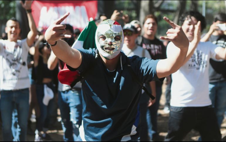 Ambiente. El slam no podía faltar en esta fiesta de “Rock x La Vida”; aquí un luchador de la vida listo para divertirse y pasarla bien.  EL INFORMADOR / G. Gallo