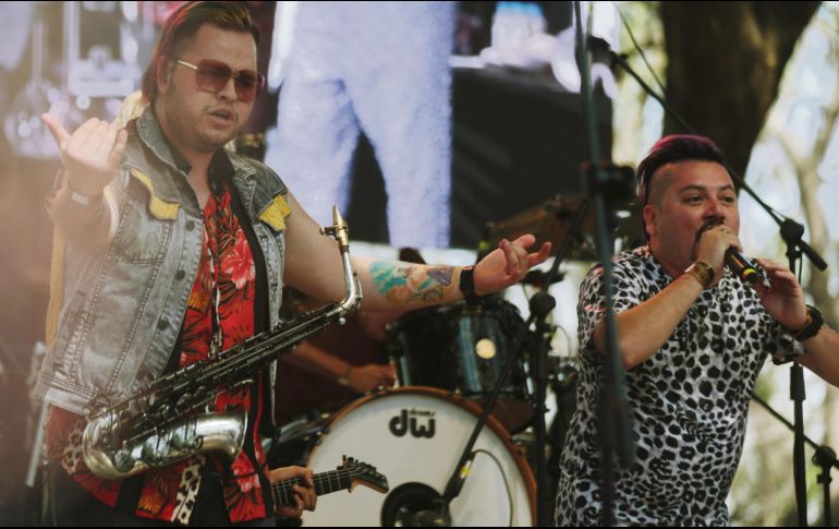 Los Ajenos. Ellos pusieron el sabor a la tarde con su éxito “Mireya”; propusieron su “paso del caballo”.  EL INFORMADOR / G. Gallo