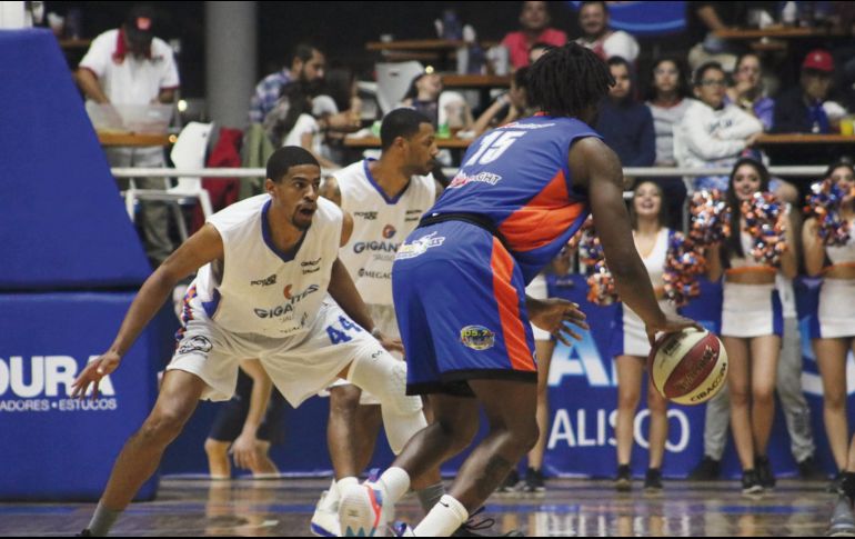 A pesar del esfuerzo en los minutos finales, los Gigantes de Jalisco no pudieron evitar su primera caída en casa y la tercera de la temporada. GIGANTES DE JALISCO