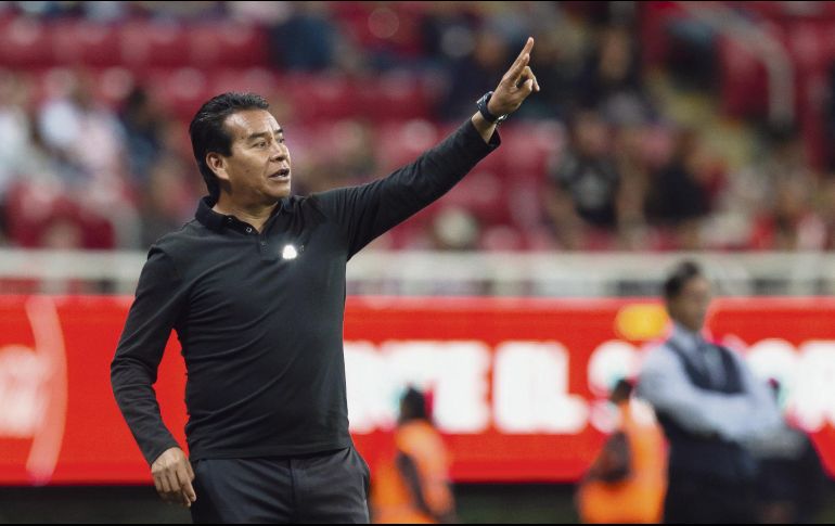 Alberto Coyote arrancó su etapa como estratega de Chivas con una derrota en casa ante Lobos BUAP. MEXSPORT