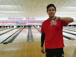 Maximiliano López muestra sus preseas obtenidas en París, en donde compitió gracias al esfuerzo de familiares y amigos. EL INFORMADOR / J. Robles