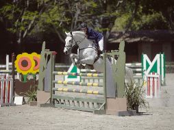 A lomos de “Iturbe El Fresno” Jardón se impuso en la abierta con obstáculos a 1.20 metros. EL INFORMADOR / F. Atilano