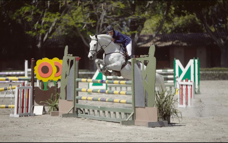 A lomos de “Iturbe El Fresno” Jardón se impuso en la abierta con obstáculos a 1.20 metros. EL INFORMADOR / F. Atilano