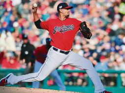 Carlos Carrasco ponchó a 12 bateadores de Toronto en cinco episodios, llevándose la victoria por los Indios. AFP / J. Miller