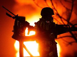 Elementos de Protección Civil, policía y Bomberos se encuentran en la zona descartando una posible evacuación. EFE /L. Ramírez