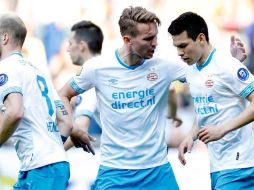 Lozano (D) y de Jong (C) anotaron los goles de lo Granjeros. TWITTER/@PSV