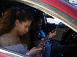En Latinoamérica se consumía un promedio de 2.5 GB de internet móvil al mes en 2017, pero se estima que el año próximo la cifra crecerá a 6.8 GB. AFP/ARCHIVO
