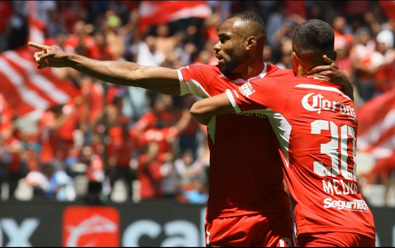 William Da Silva festeja el primer gol de Toluca al 45'. AFP/R. Vázquez