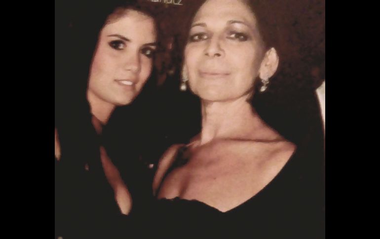 Dos de las más elegantes aquella noche lo fueron sin duda María Pía González y Mónica García Ochoa de Fernández Castillo, en impecables “toilettes” en negro. CORTESÍA / F. Partida