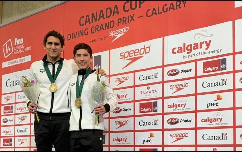La dupla mexicana sumó 423.06 unidades para subir al podio en una confrontación con el par canadiense de Nathan Zsombor y Vicent Riendeau, que se quedó con la plata. TWITTER / @FemexNatacion