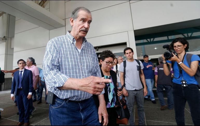 La tarde del sábado en las afueras de la Hacienda San Cristóbal un vehículo tipo panel de la Unidad de Robo a Casa Habitación, Industria y Comercio de la Fiscalía del Estado arribó a la entrada del Centro Fox. AP/ ARCHIVO