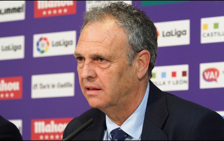 ''Sabéis que me hierve la sangre roja, pero ha habido un pique entre la sangre blanca y la roja, y me han dicho que tengo una leucemia crónica'', comentó el domingo el entrenador de 63 años. EFE / R. García