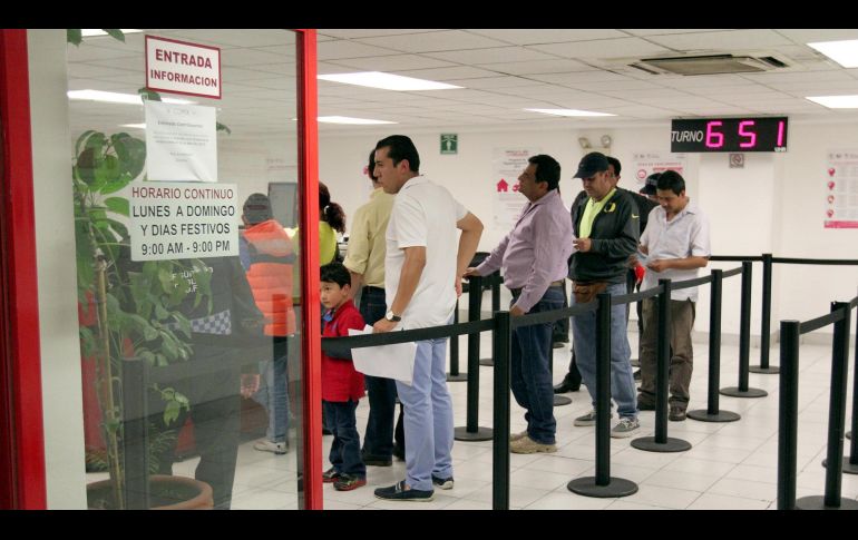 Si se reinstalara el impuesto de tenencia y cobrara el predial en todo el país se recaudaría 0.5% adicional del PIB. EL INFORMADOR/Archivo