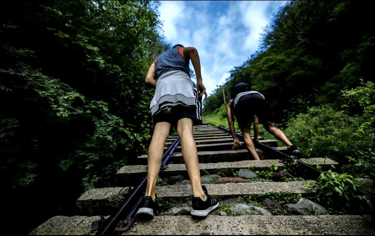 El Centro de Seguridad Social recomienda utilizar prendas y calzado que permitan movimiento ventilación del cuerpo. EL INFORMADOR