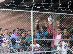 El Gobierno de Trump argumenta que la política de devolver a migrantes responde a una crisis en la frontera sur que ha saturado la capacidad de las autoridades. AFP/ARCHIVO