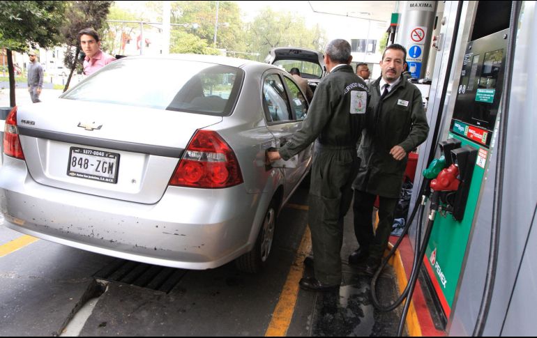 De acuerdo con los datos más recientes del Instituto Nacional de Estadística y Geografía (Inegi), ésta se impulsó principalmente por el incremento en el precio de: gasolinas, gas doméstico LP, limón y jitomate. NTX/ ARCHIVO