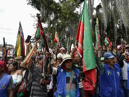 El mandatario colombiano quería levantar el bloqueo sobre la vía Panamericana, sin embargo, no se trató el tema ya que los pobladores querían hablar en un lugar abierto. AFP / L. Robayo