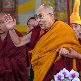 Hospitalizan al Dalai Lama en la India