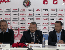 Boy (I) admite que pasó por su mente la posibilidad de no volver a dirigir un equipo importante. FACEBOOK/@Chivas